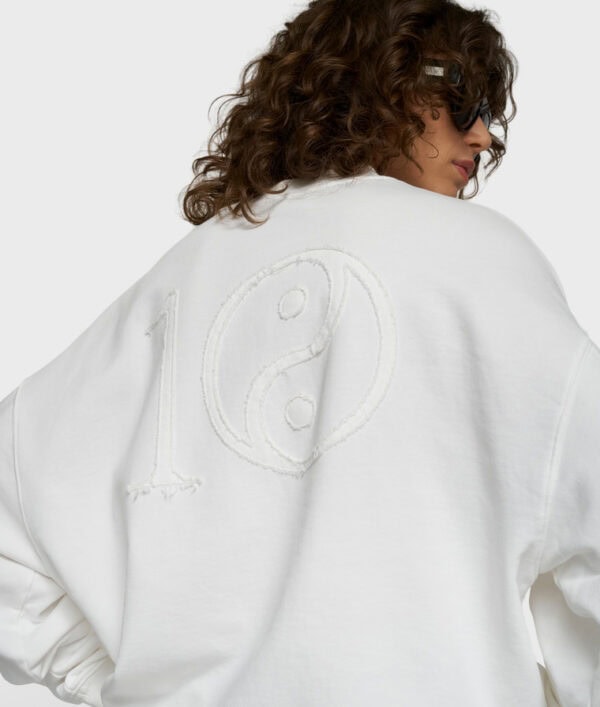 oversized-cotton-sweatshirt-with-back-applique-03