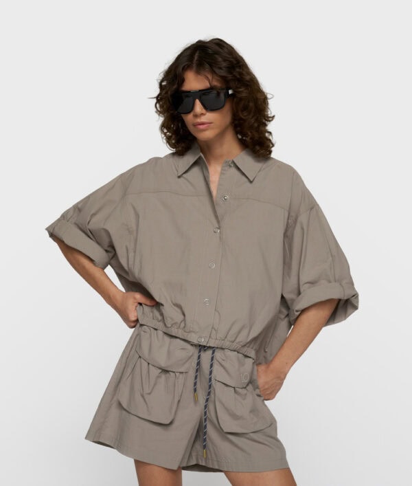 Krótka koszula oversize z elastycznym dołem khaki