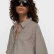 krotka-koszula-oversize-z-elastycznym-dolem-khaki-02